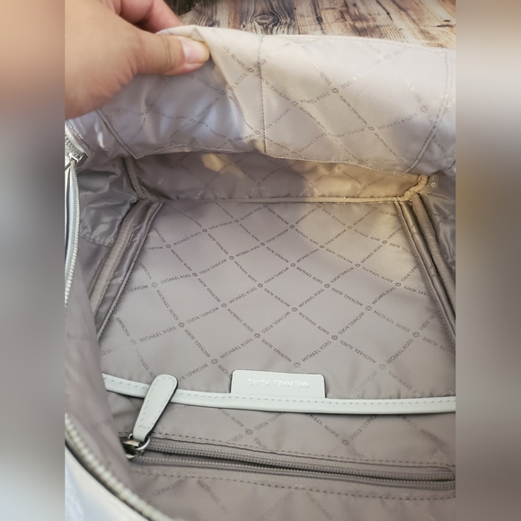 MICHAEL KORS KENLY LEATHERBACKPACK - Picture 9 of 10